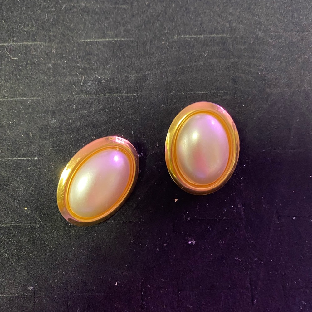 Elegant Gold and Cream Earrings